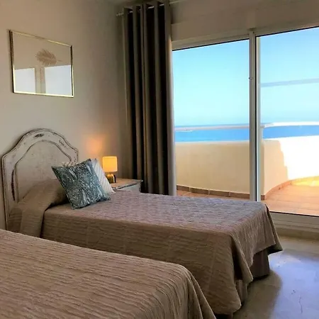 Penthouse Bermuda 2 Holiday home Estepona