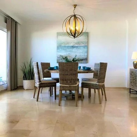 Penthouse Bermuda 2 Holiday home Estepona